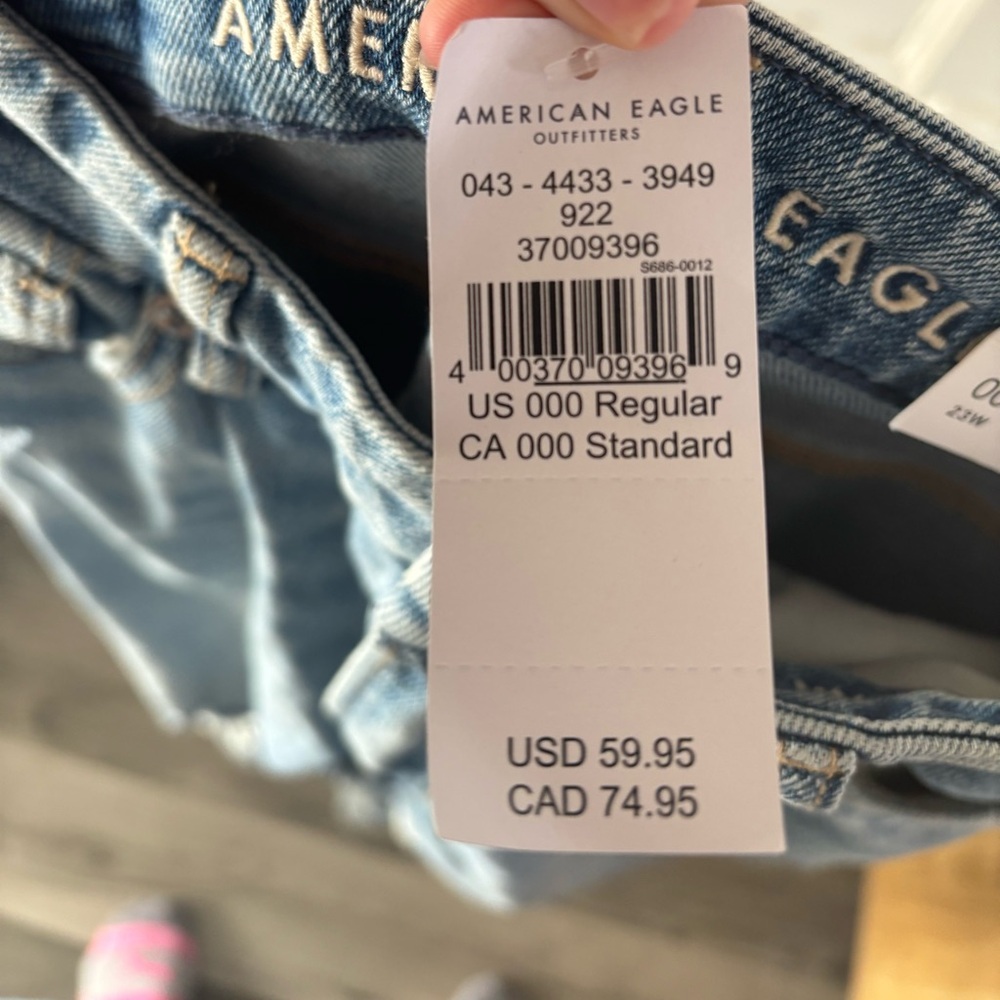 American Eagle Curvy Stretch Mom Jeans Size 000 Cool Classic Blue NWT - Picture 8 of 8